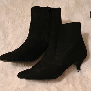Impo Ankle Boots "Elanni" Super Cute Little Heel Suede Size 9